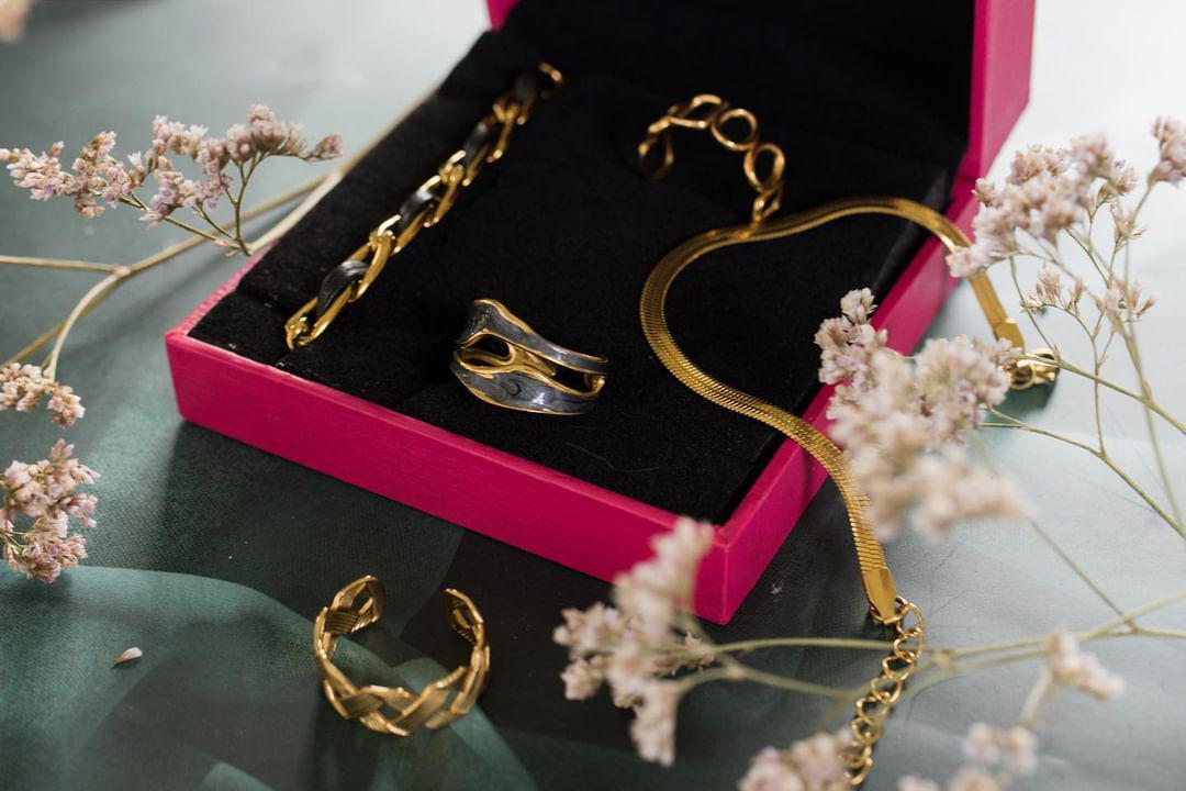 Gold - Divine Me Essentials