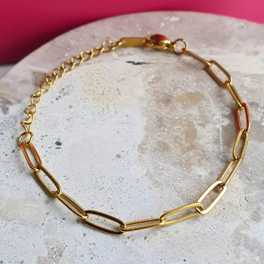 Linked Up paperclip chain bracelet in gold-plated stainless steel with elongated links and minimalist design