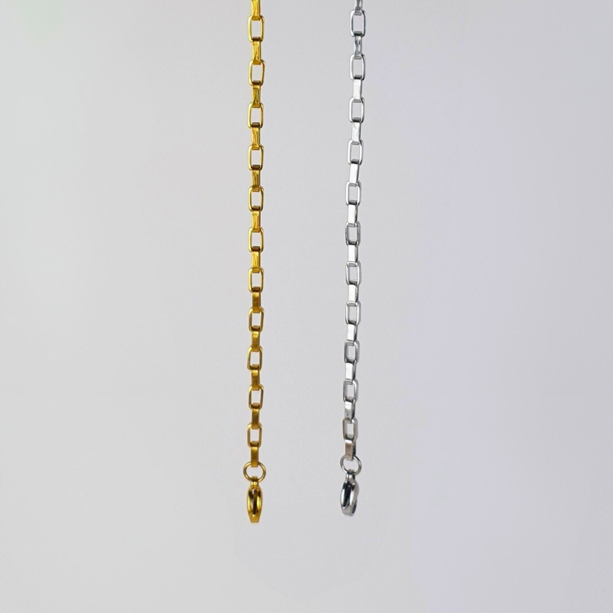 Bold Links Bracelet available in both gold and silver, featuring a chunky chain design with a 15cm+5cm extender. A bold and versatile piece perfect for stacking or wearing solo.