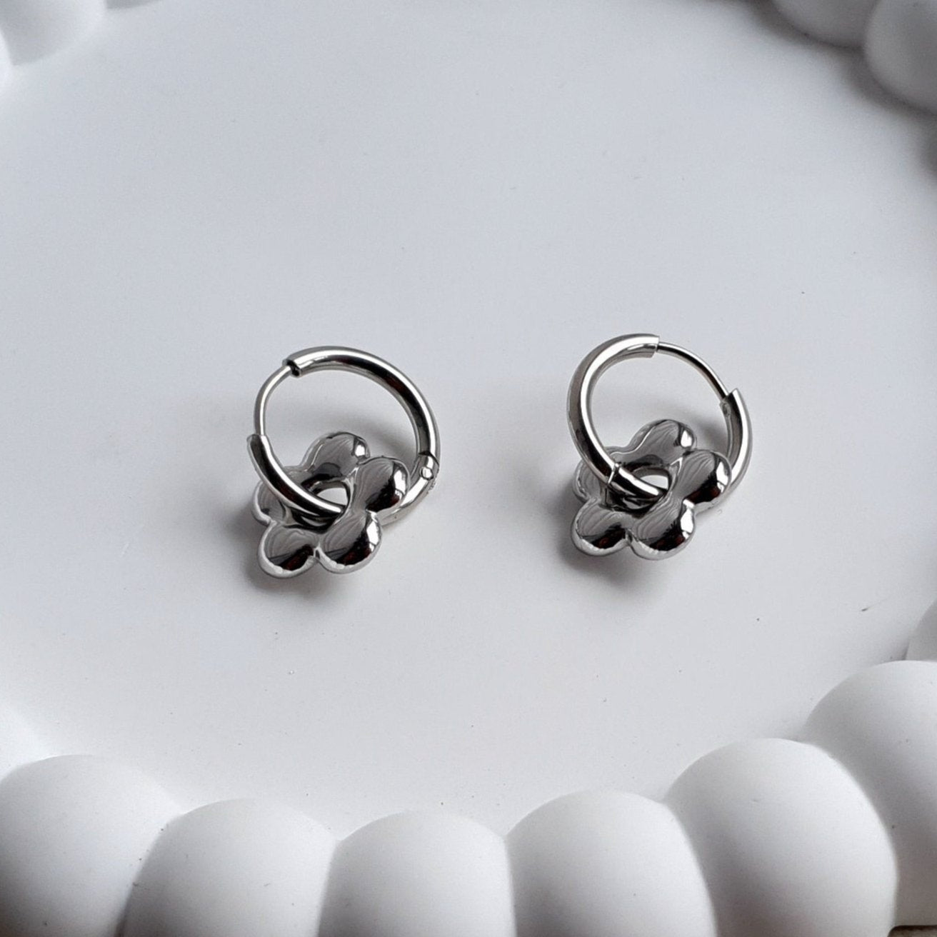 Flower huggies - Divine Me Essentials - Earrings