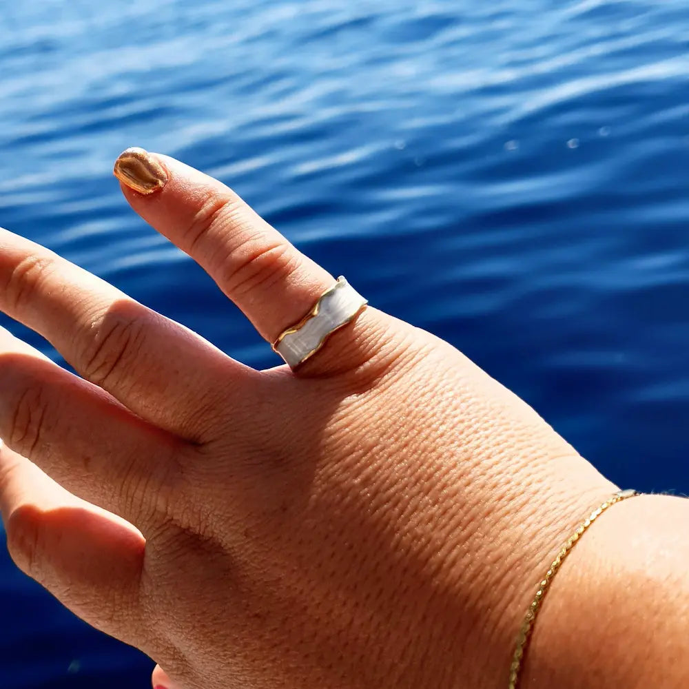 SMile and wave open ring in 18k gold plated and white. Stunning and unique ring on a plus sized woman.
