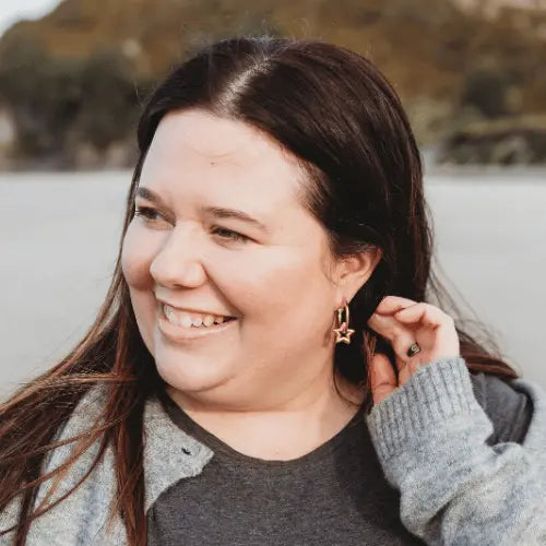 Stylish and hypoallergenic earrings in gold, silver, and rose gold. Find your perfect pair in our diverse earrings collection at Divine Me Essentials.