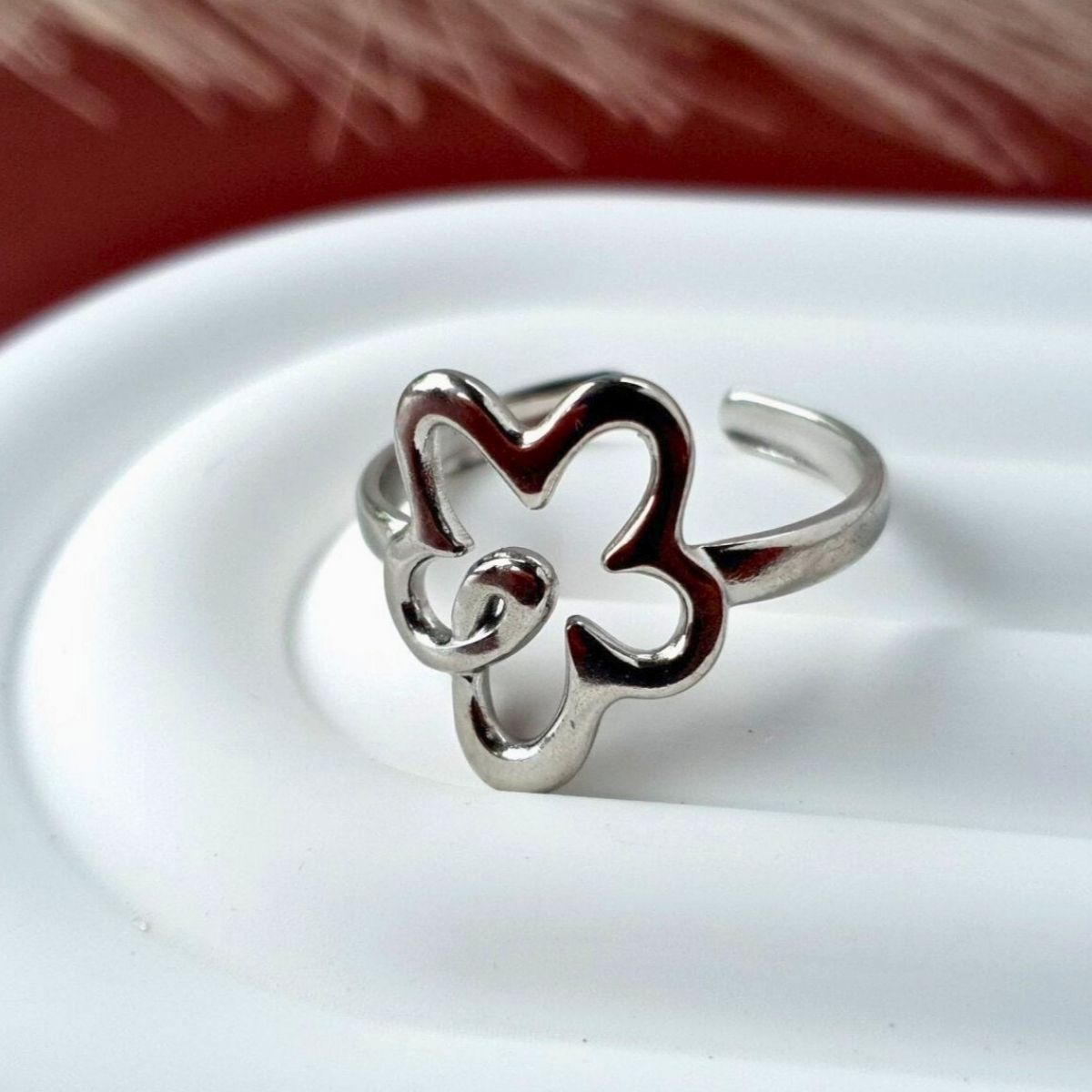 Cute flower adjustable ring in silver. Hypoallergenic and waterproof ring good for all sized fingers. 