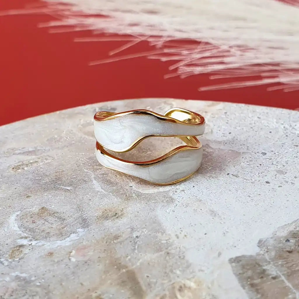 Flowing Waters Adjustable Rings in 18K gold-plating and white oil-dripping. Stunning adjustable and resizeable ring. 