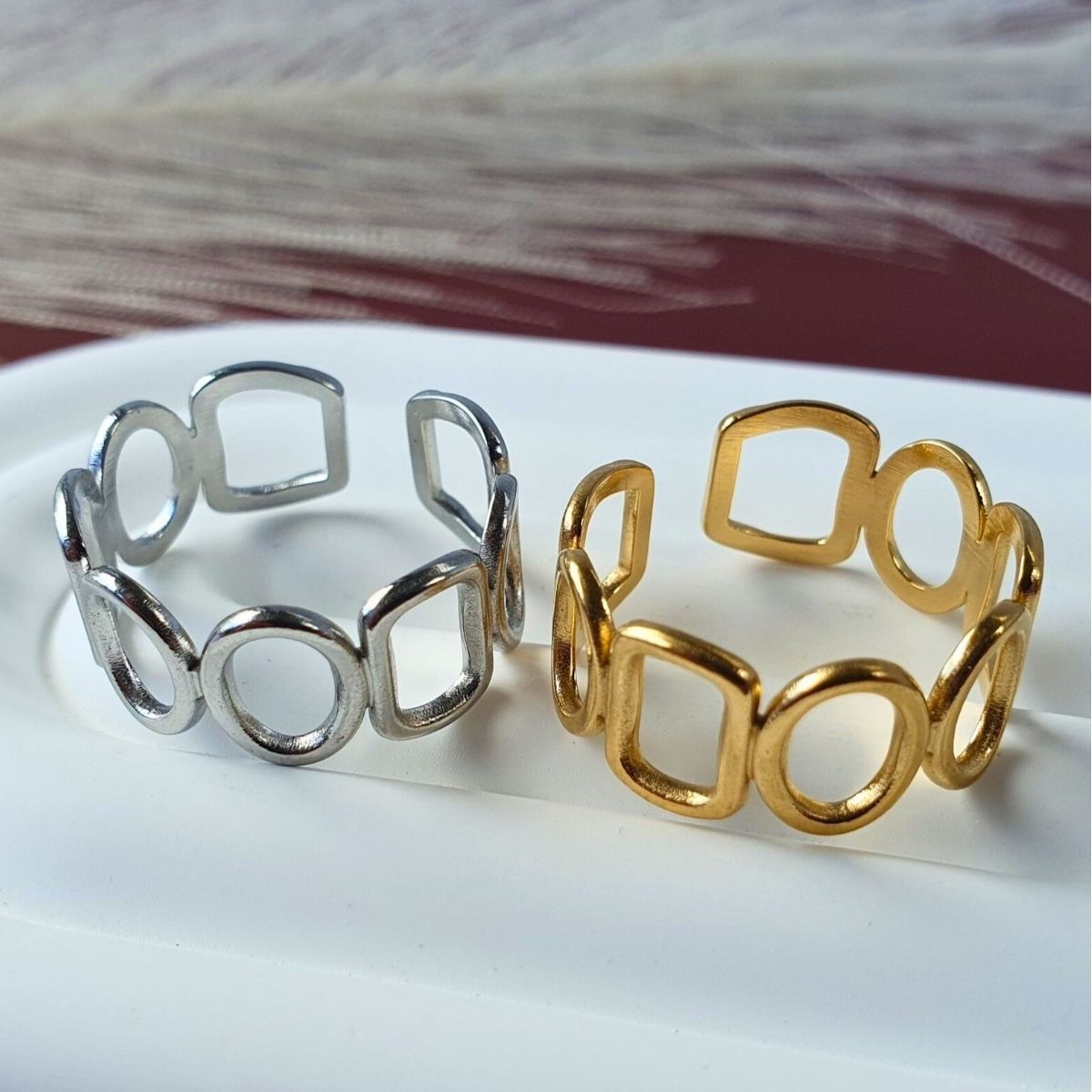Harmonic shapes adjustable ring in 18k gold plated and silver on a stainless steel base. 