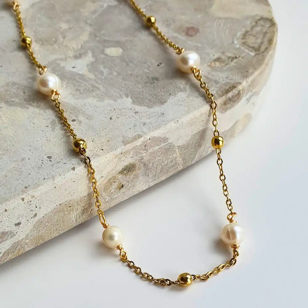 Ocean Whispers Freshwater Pearl Necklace featuring a stunning 18K gold-plated chain and natural freshwater pearls. Available in 40cm+5cm and 60cm+5cm lengths, waterproof, hypoallergenic, and tarnish-resistant.