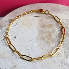 Linked Up paperclip chain bracelet in gold-plated stainless steel with elongated links and minimalist design