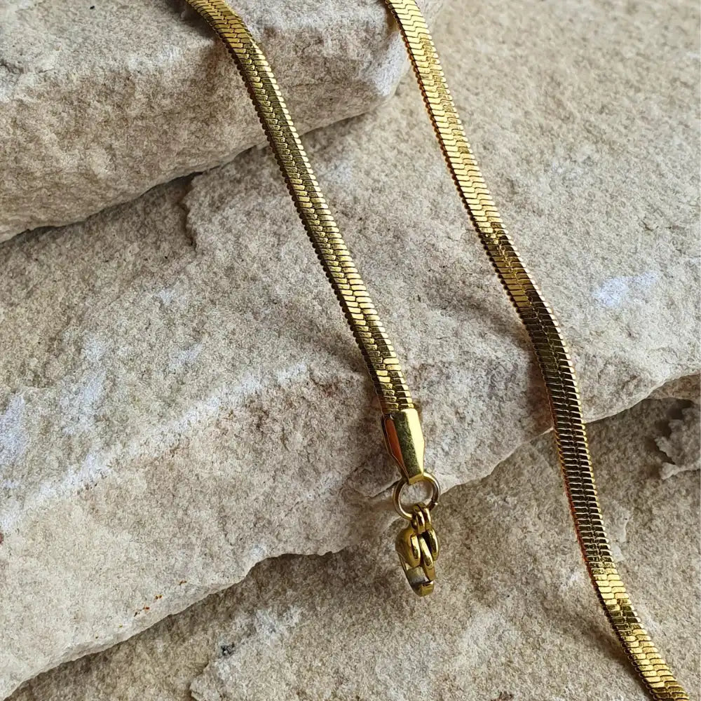 Sleek Snake Chain necklace and bracelet bundle in 18K gold-plated , with a stunning herringbone design. Available in 45cm+5cm and 60cm+5cm lengths. Waterproof, hypoallergenic, and tarnish-resistant.