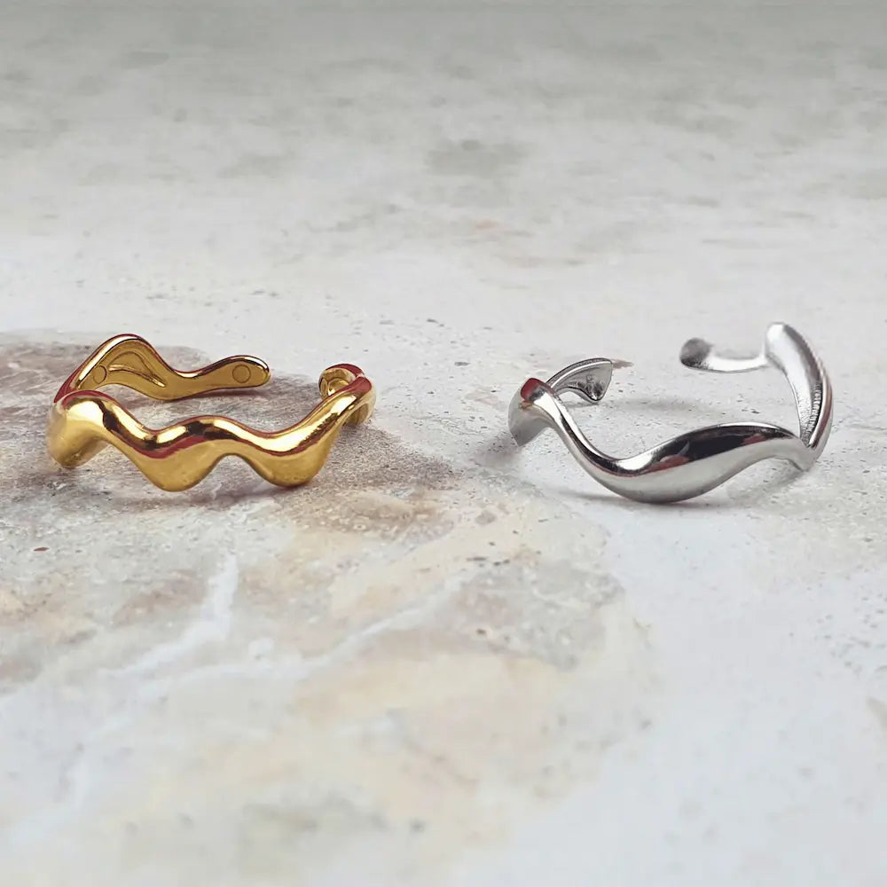 Say goodbye to sizing struggles. This adjustable wave ring in gold or silver fits any finger, is hypoallergenic, waterproof & doesn’t turn your skin green.